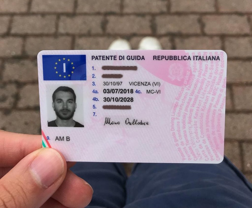 acquistare la patente di guida italiana