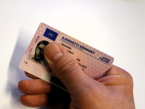 Osta rekisteröity ajokortti